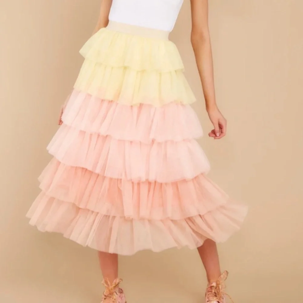 champagne & strawberry tiered skirt - Picture 2 of 3